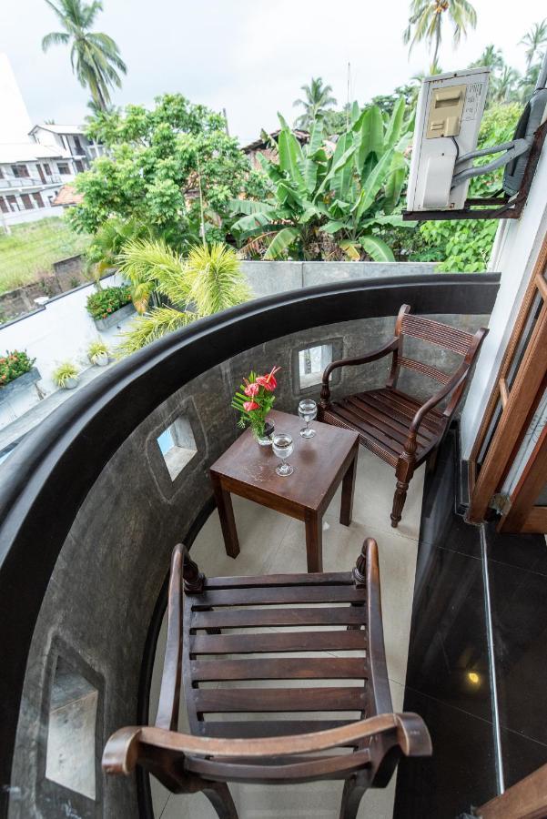 Avon Villa Hikkaduwa Exterior photo