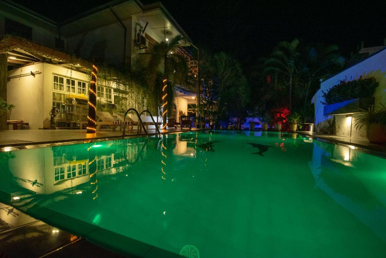 Avon Villa Hikkaduwa Exterior photo