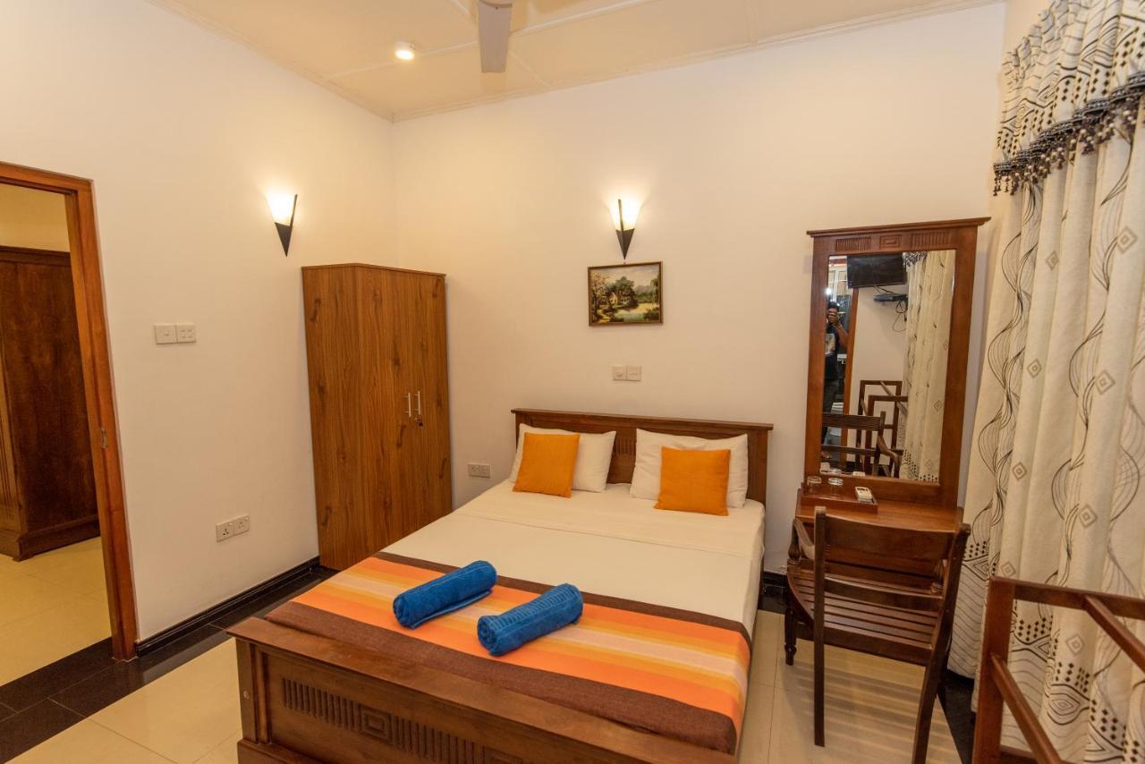 Avon Villa Hikkaduwa Exterior photo