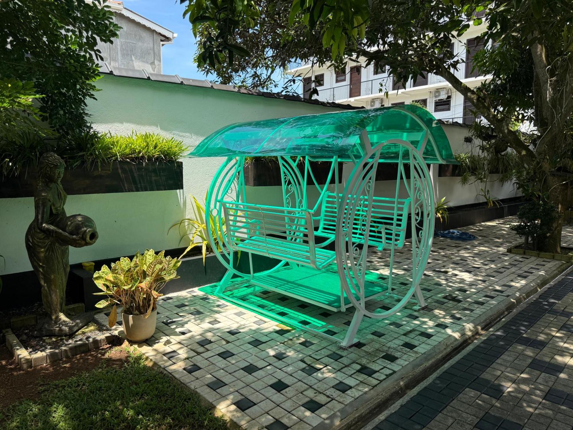 Avon Villa Hikkaduwa Exterior photo