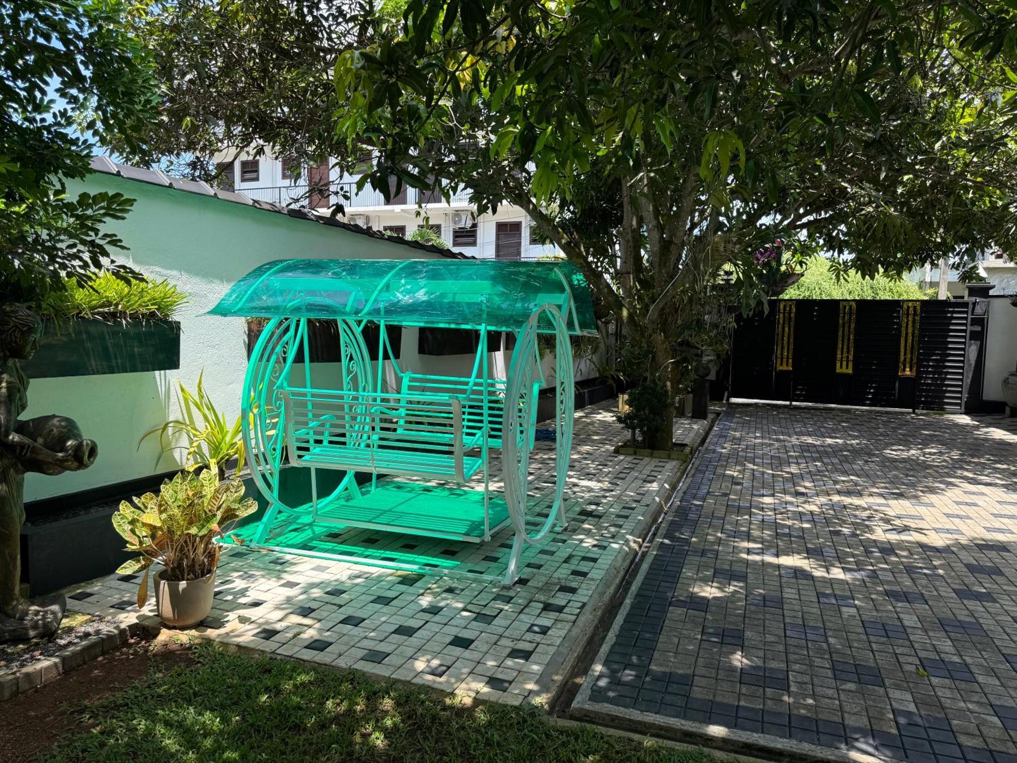 Avon Villa Hikkaduwa Exterior photo