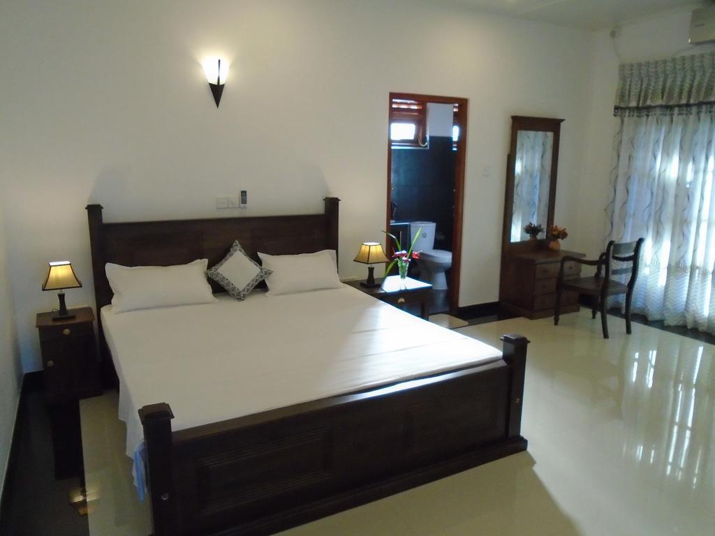 Avon Villa Hikkaduwa Room photo