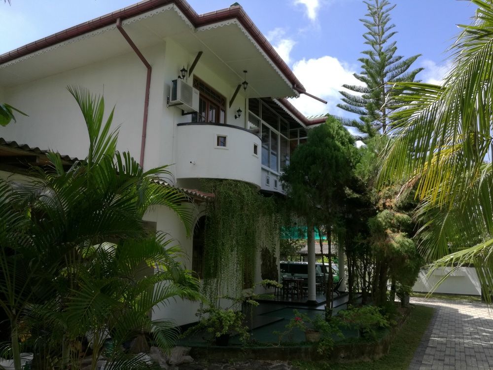 Avon Villa Hikkaduwa Exterior photo