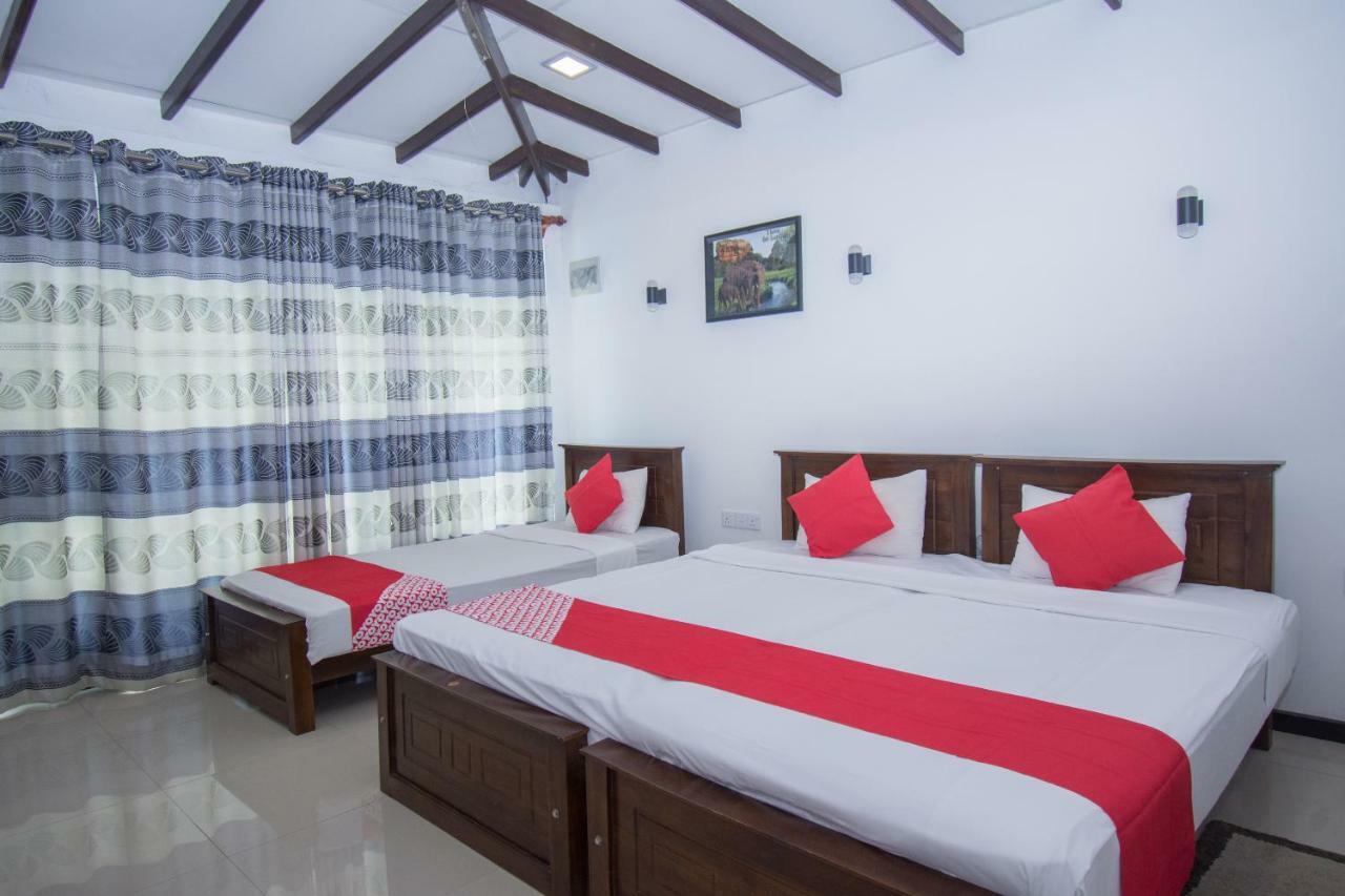Avon Villa Hikkaduwa Exterior photo